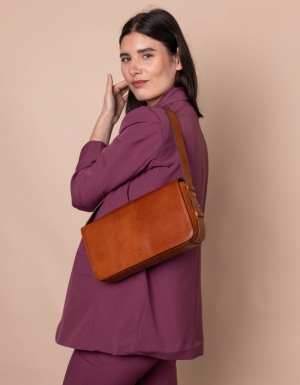 GINA BAGUETTE - COGNAC CLASSIC LEATHER CoGNAC