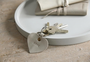 HART SLEUTELHANGER HELEN TAUPE - LOVE