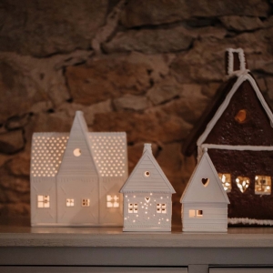 GINGERBREAD HOUSE HEART 