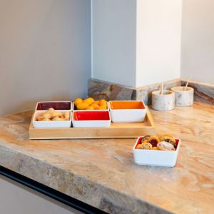 KOMMENSET MET HOUTEN PLANK NO.3- SET VAN 7 MULTICOLOR