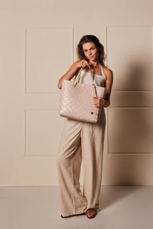 OLIVIA SHOPPER NUDE