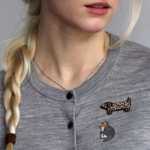 HOND BROCHE 